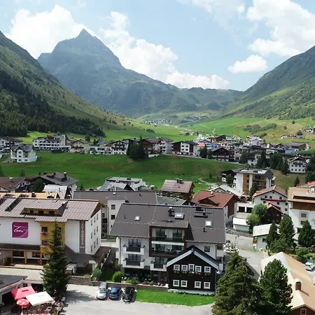 Отель Alpinhotel Monte Superior - Silvretta Card Premium Betrieb 3*